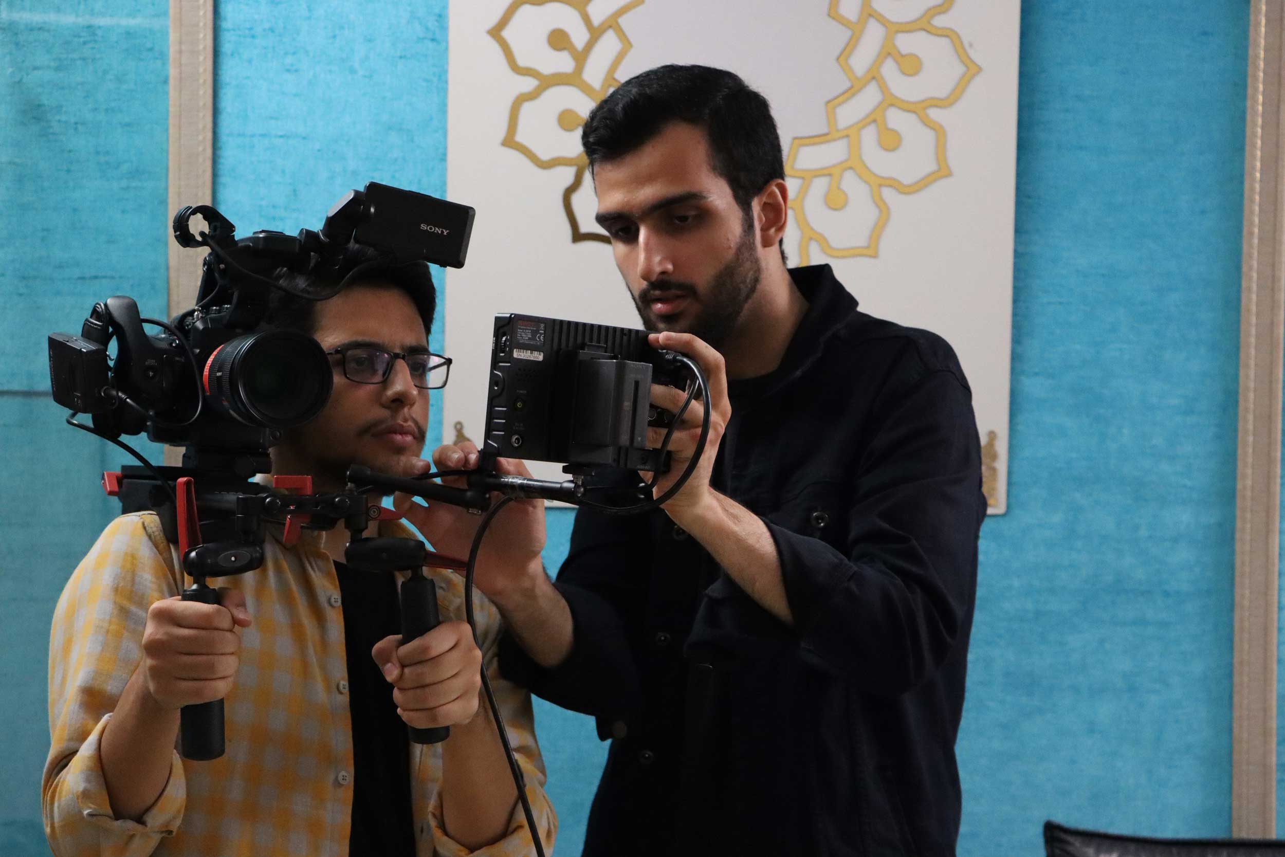 صادق قربانعلی و سینا رضایی در صحنه فیلم ناخوانده