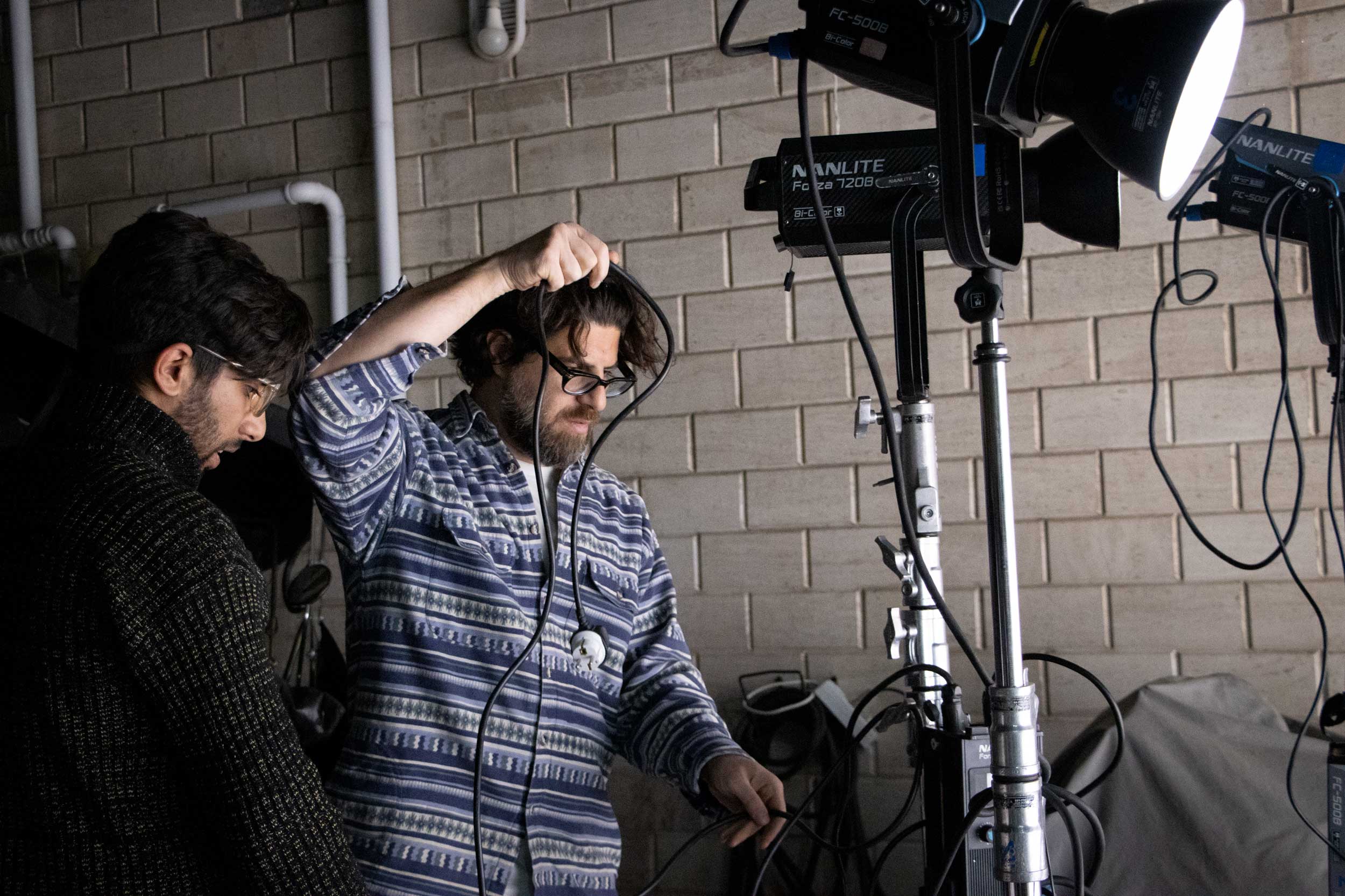 احسان نادری تصویربردار در پشت صحنه فیلم کوتاه شکستنی