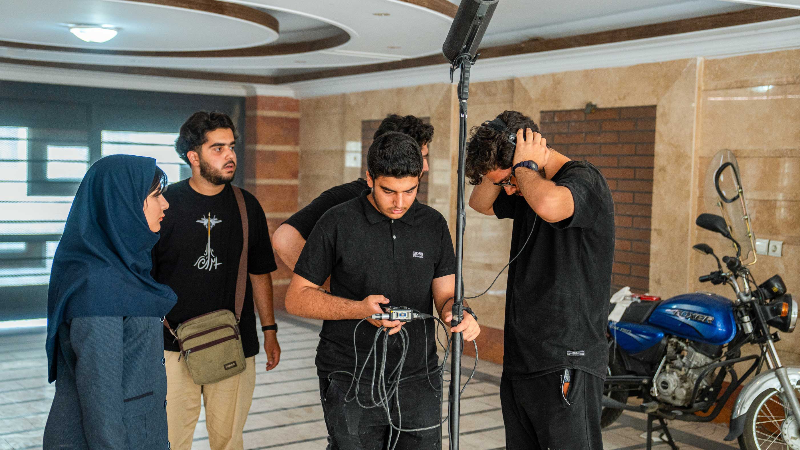 عرفان نیکبخت سر صحنه کیو کیو
Erfan Nikbakht